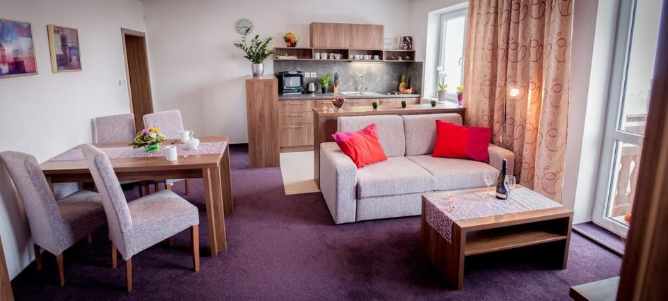 Living room, Lounge or bar, Seating area, Dining area