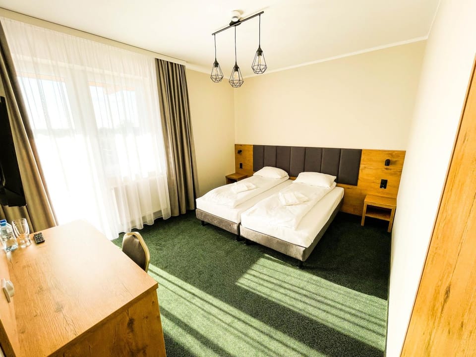 Bed, Photo of the whole room, towels