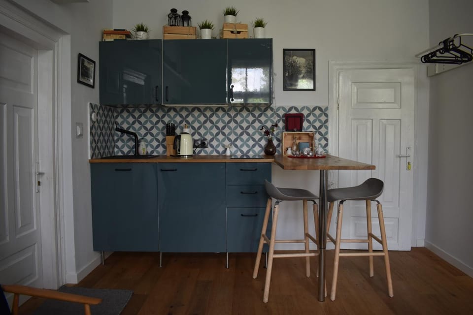 Coffee/tea facilities, Kitchen or kitchenette, Dining area