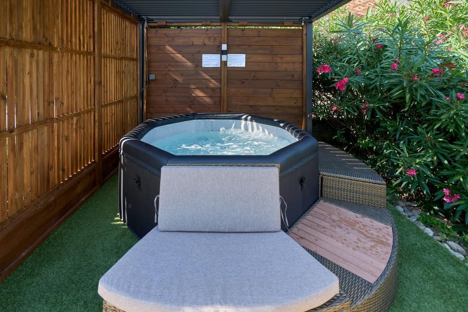 Hot Tub, Hot Tub, Spa and wellness centre/facilities