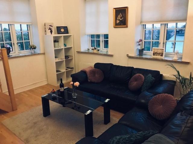 Centralt i Gentofte i 2 plan, ved S-Tog og busser Apartment in Zealand