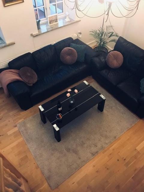 Centralt i Gentofte i 2 plan, ved S-Tog og busser Apartment in Zealand