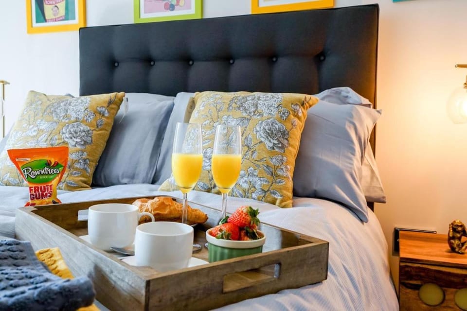 Cocoa River - Quiet city centre, close to the Shambles, on the river, two bed, two bath, allocated parking Apartment in York