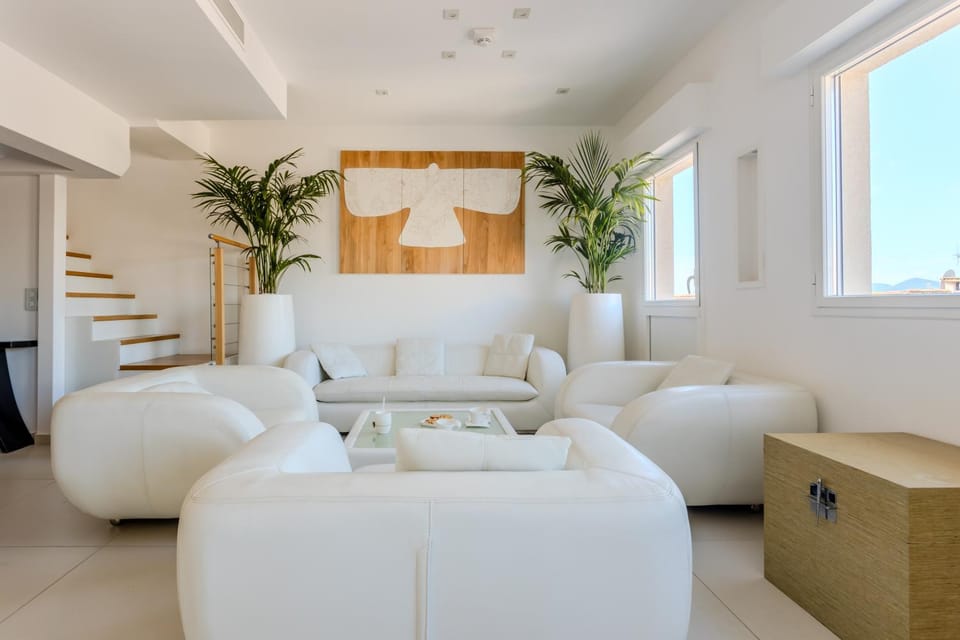 Living room, Seating area