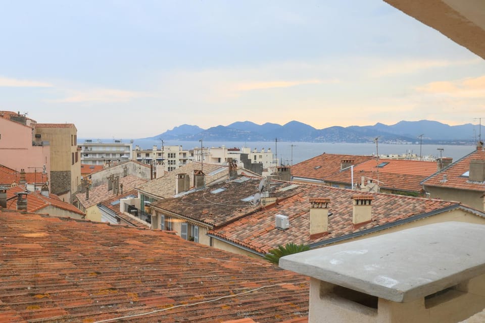 Nearby landmark, Day, Neighbourhood, Natural landscape, City view, Mountain view, Sea view, Sunrise, Sunset