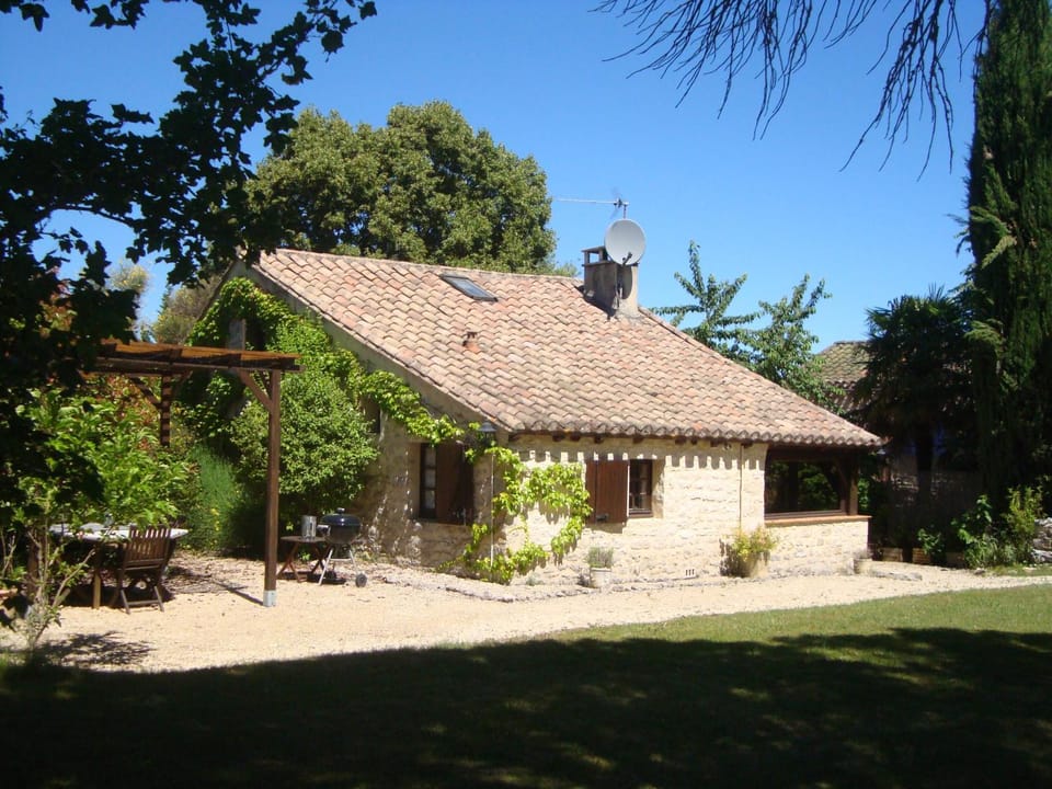 Property building, BBQ facilities, Garden, Balcony/Terrace