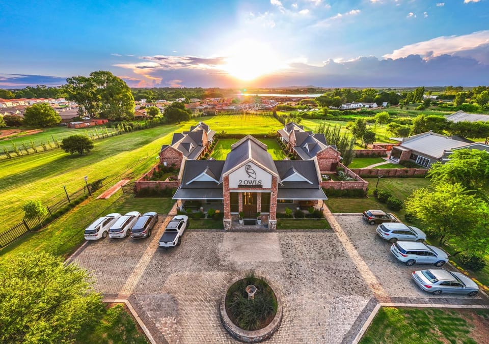 Property building, Natural landscape, Garden, Garden view, Location, Sunrise, Sunset