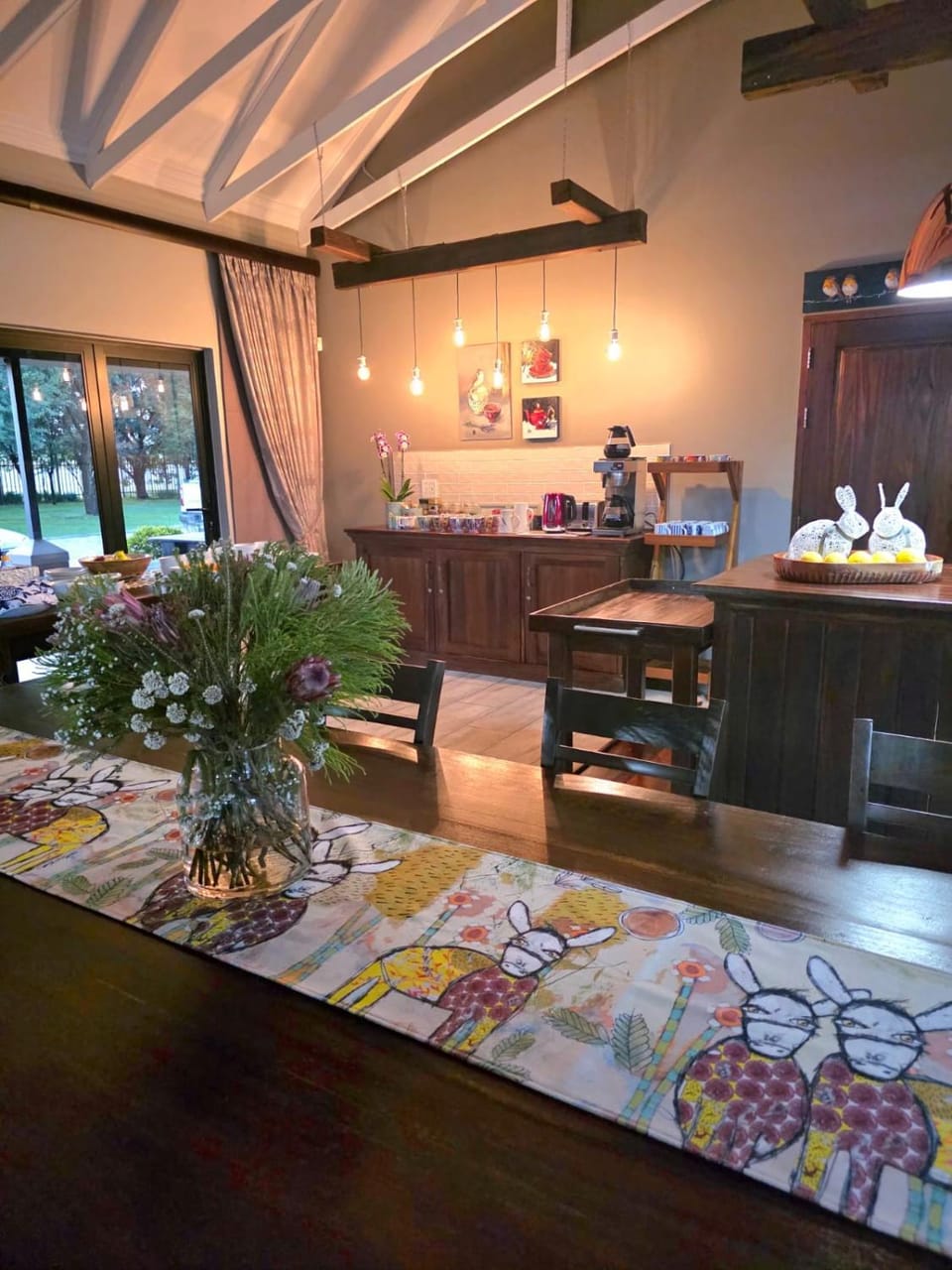 Food and drinks, Dining area, Food