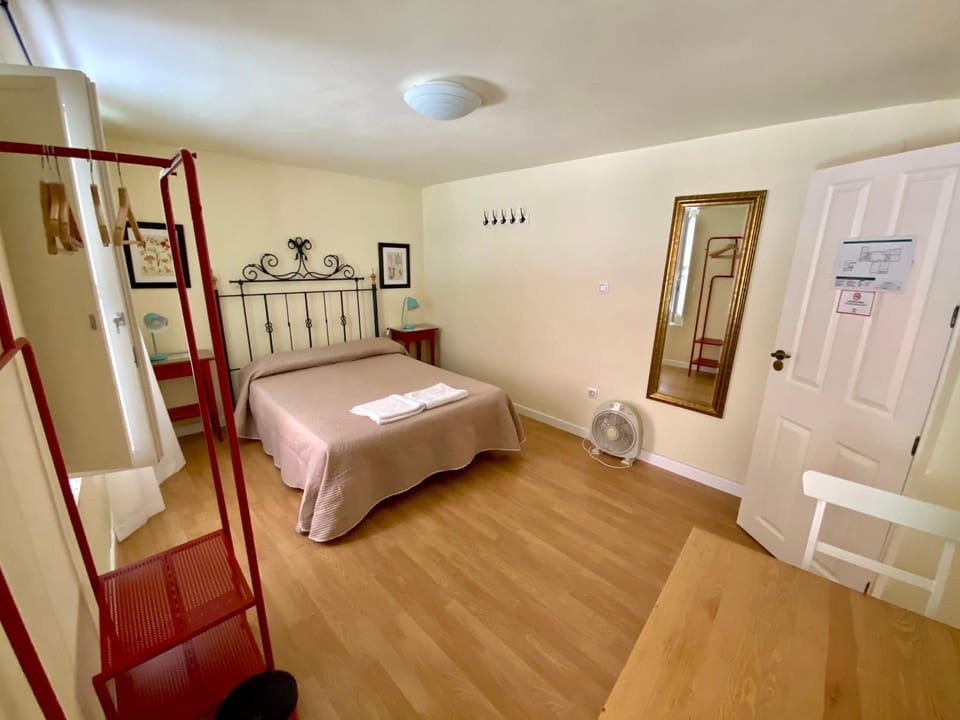 Bed, Photo of the whole room