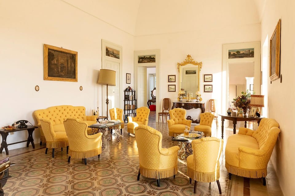 Living room, Seating area