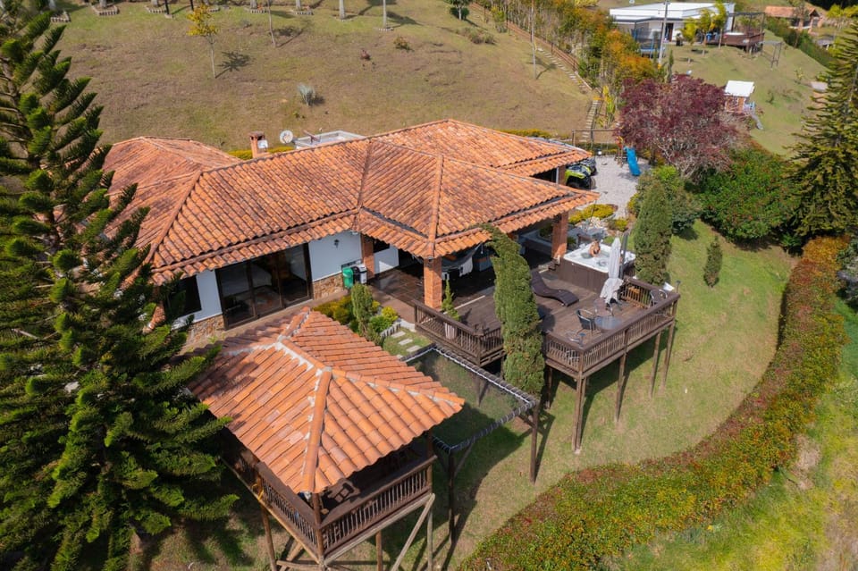 CASA CAMPESTRE MONTECARLO Guatapé- desayuno a pareja House in Antioquia