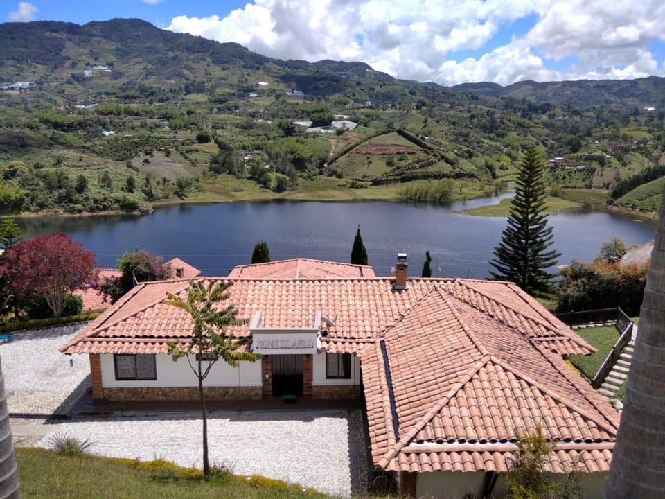 CASA CAMPESTRE MONTECARLO Guatapé- desayuno a pareja House in Antioquia
