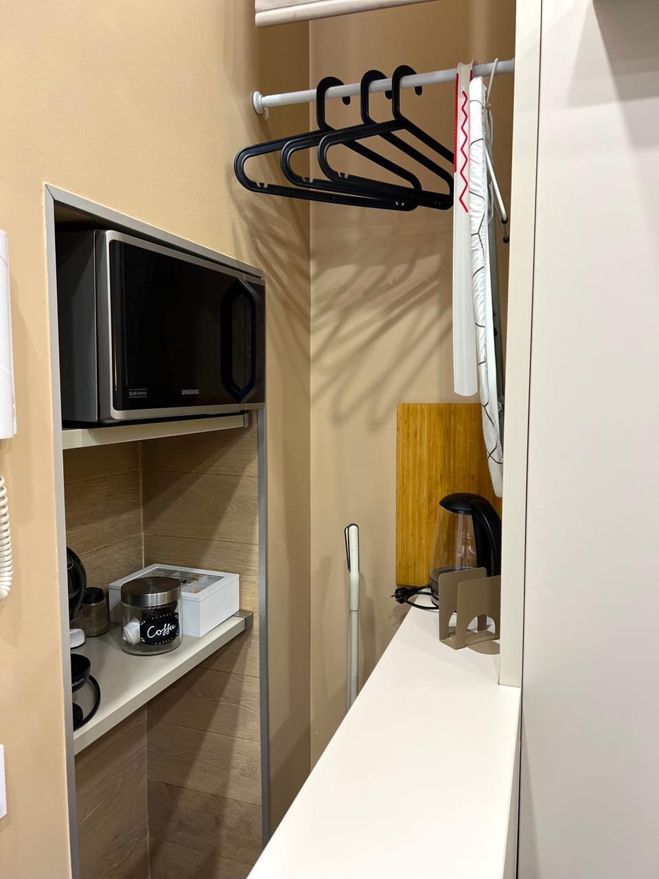 TV and multimedia, Kitchen or kitchenette, wardrobe
