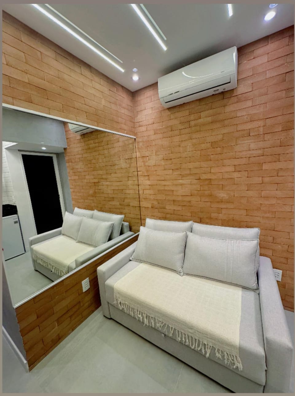 TV and multimedia, Living room, Seating area, air conditioner