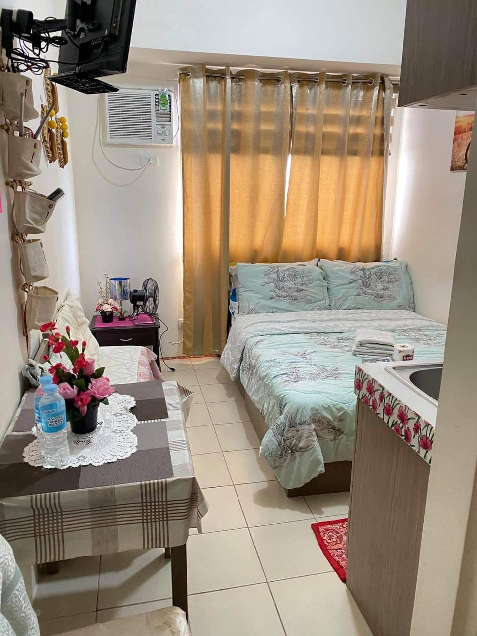 Shanilyn Residency Urban Deca Towers EDSA mandaluyong UNLIMITED INTERNET AND NETFLIX Apartment in Mandaluyong