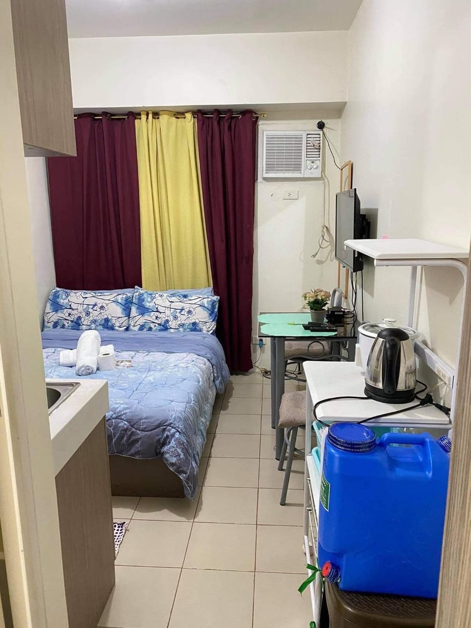 Shanilyn Residency Urban Deca Towers EDSA mandaluyong UNLIMITED INTERNET AND NETFLIX Apartment in Mandaluyong