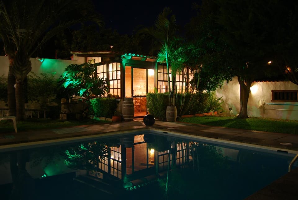 Restaurant/places to eat, Garden, Swimming pool