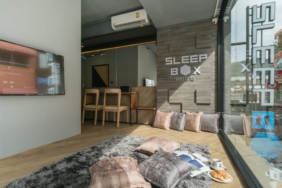 Communal lounge/ TV room