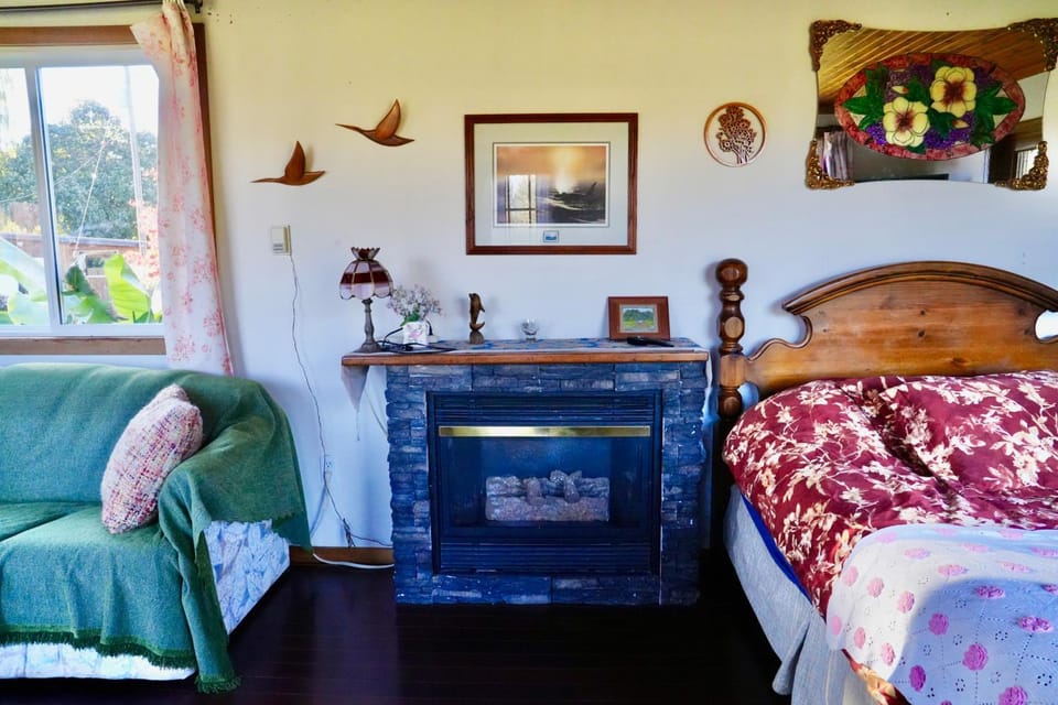 Harrison Hammond House Farmstay Bed and Breakfast in British Columbia