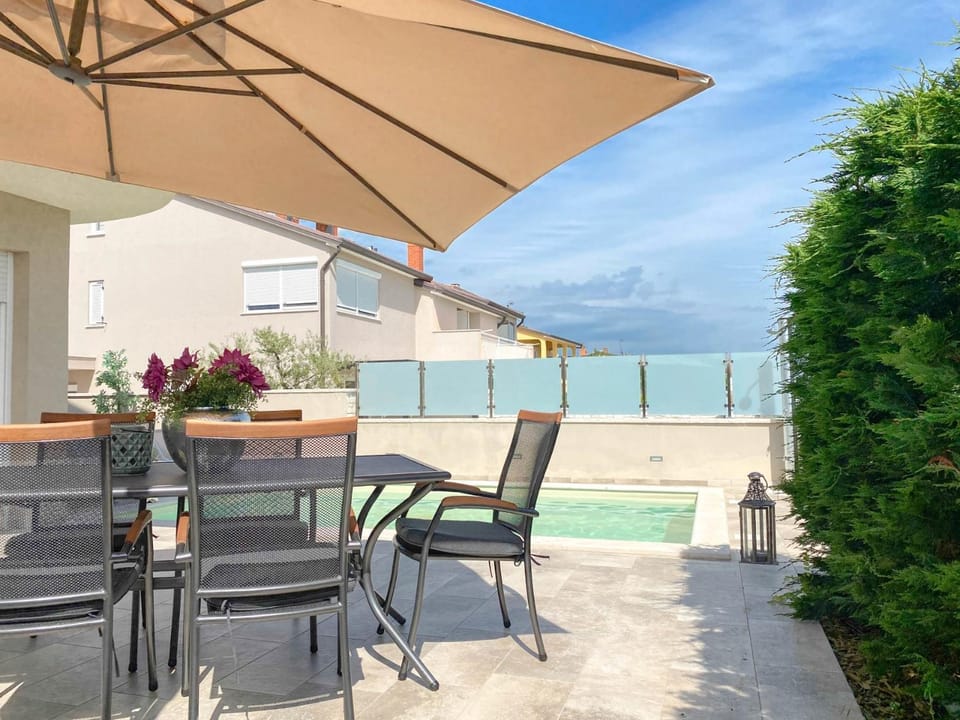 Balcony/Terrace, Swimming pool
