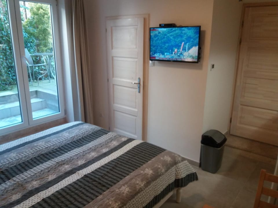 Bed, Balcony/Terrace, Bedroom
