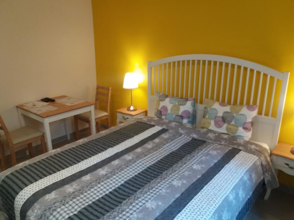 Bed, Dining area, Bedroom