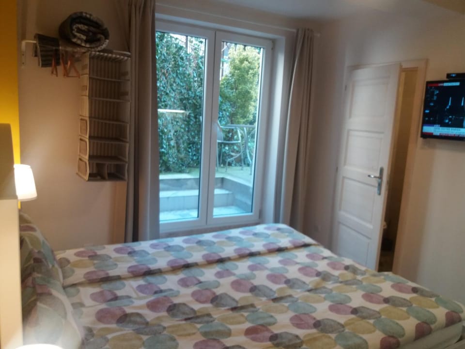 Bed, Balcony/Terrace, Bedroom