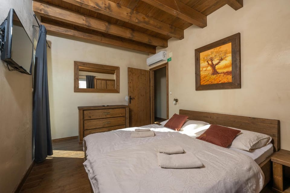 Bed, Photo of the whole room, Bedroom, air conditioner