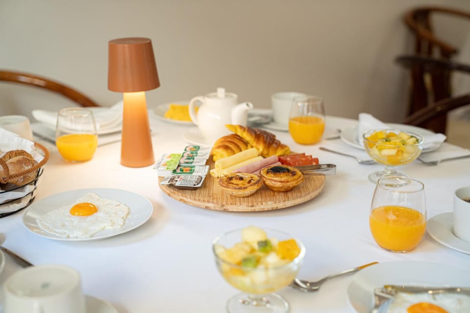 Restaurant/places to eat, Breakfast, Continental breakfast