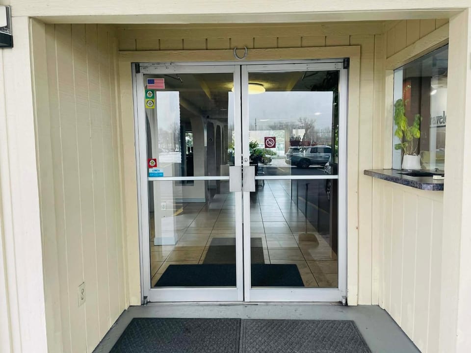 Travelodge by Wyndham Sellersburg Hotel in Clarksville