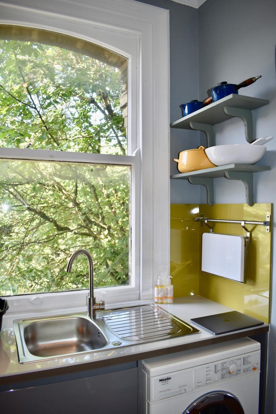 Bright 1 Bedroom Flat Minutes from the Beach and Trains Apartment in Hove