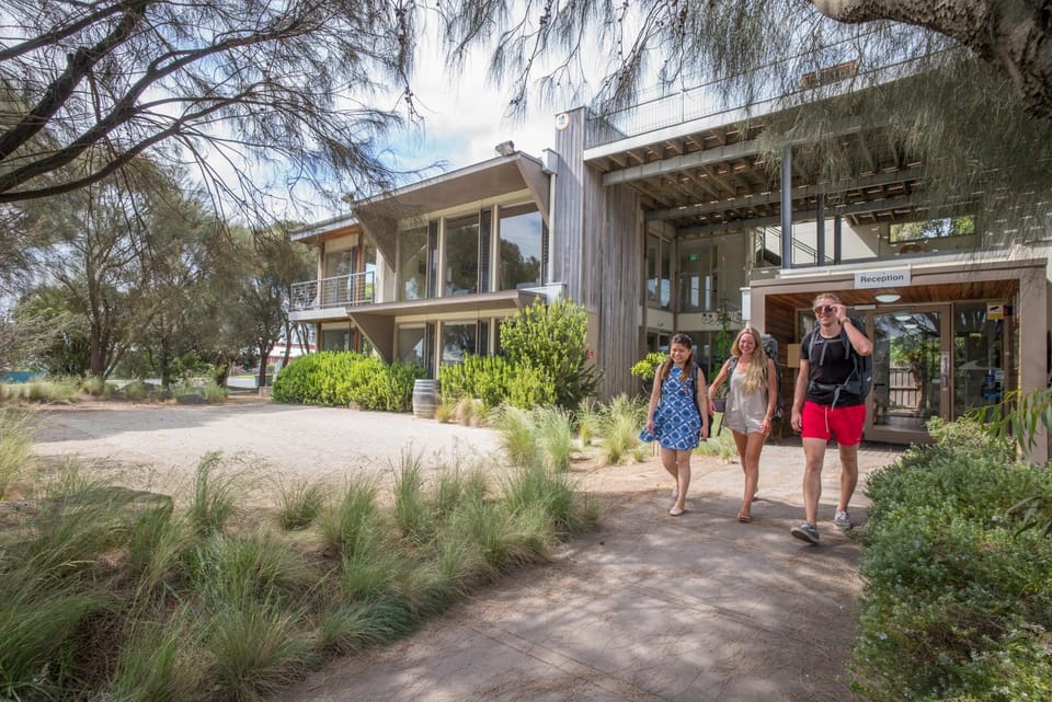 Facade/entrance, Garden, group of guests