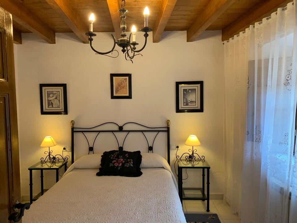 Piedra Dorada House in Castile and León