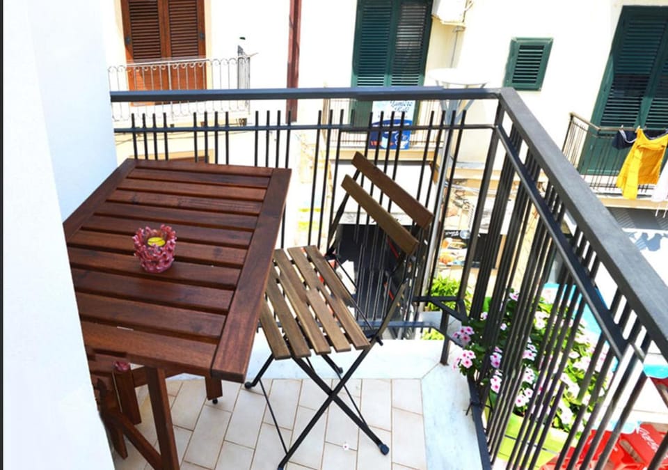 Balcony/Terrace, Sea view, Street view