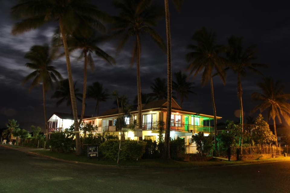 Facade/entrance, Night