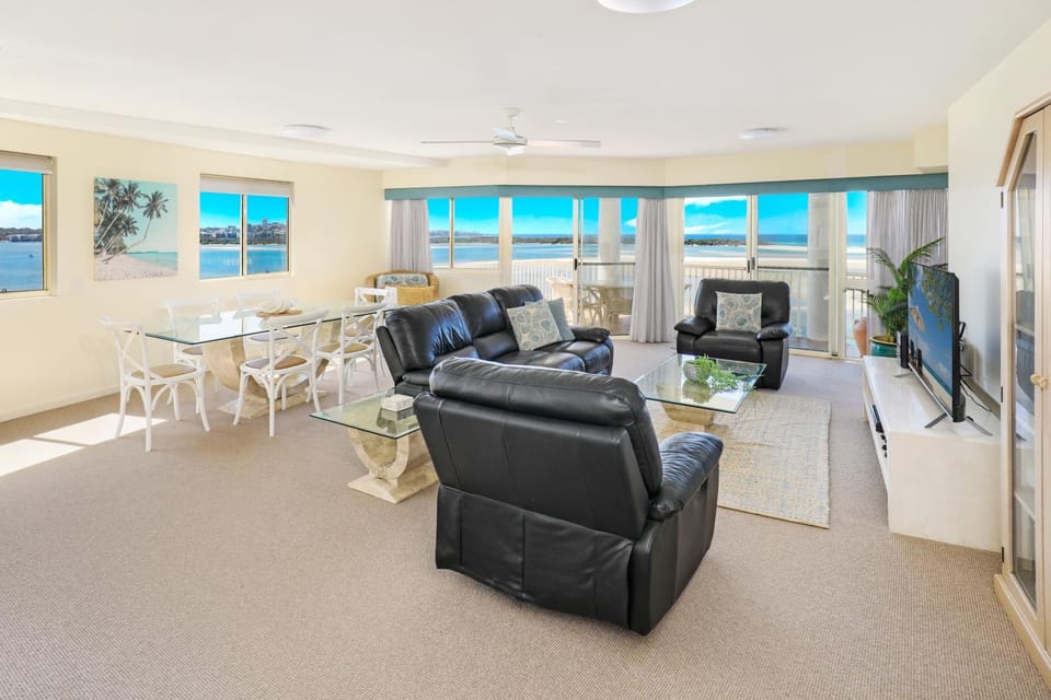 TV and multimedia, Living room, Seating area, Dining area, Evening entertainment