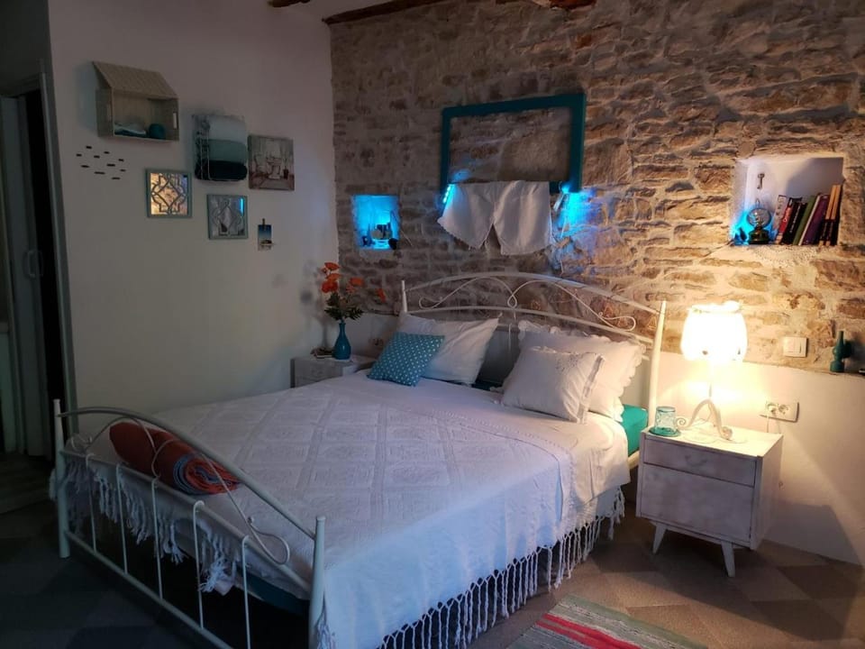 Apartments Miki Bed and Breakfast in Komiža