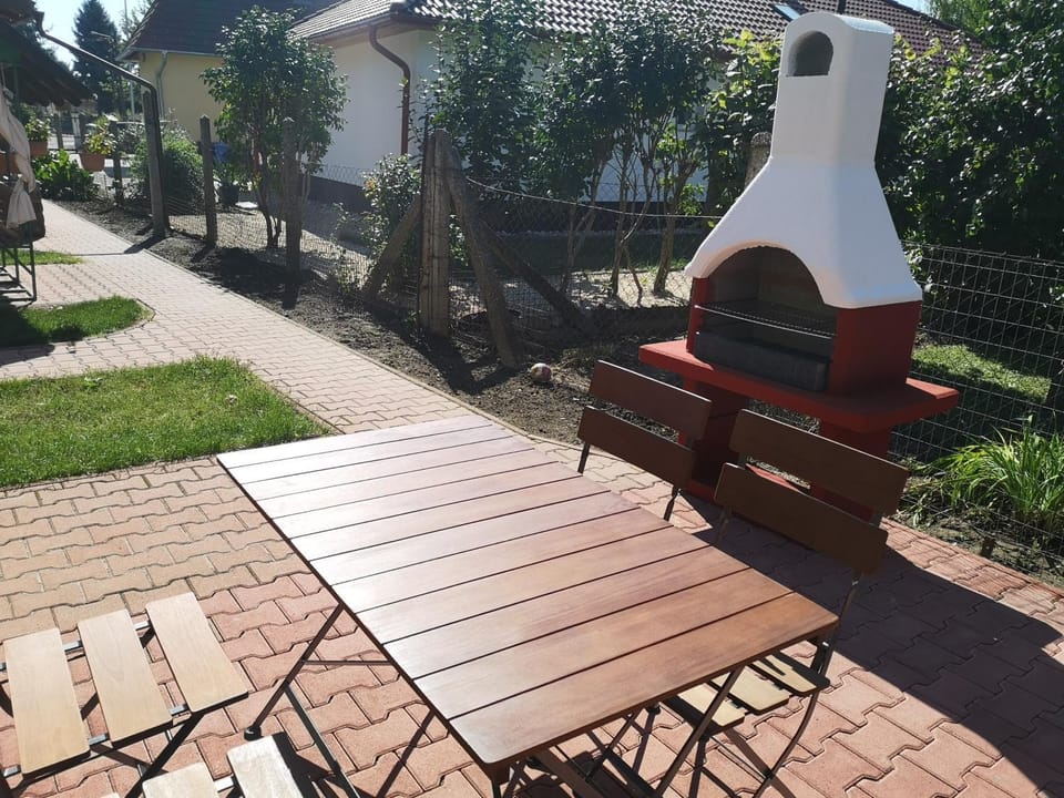Patio, Day, Summer, BBQ facilities, Garden, Garden view