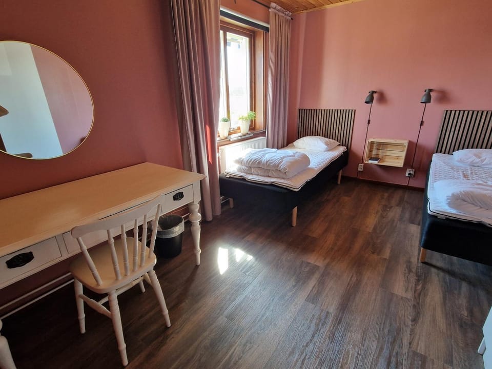 Photo of the whole room, Bedroom