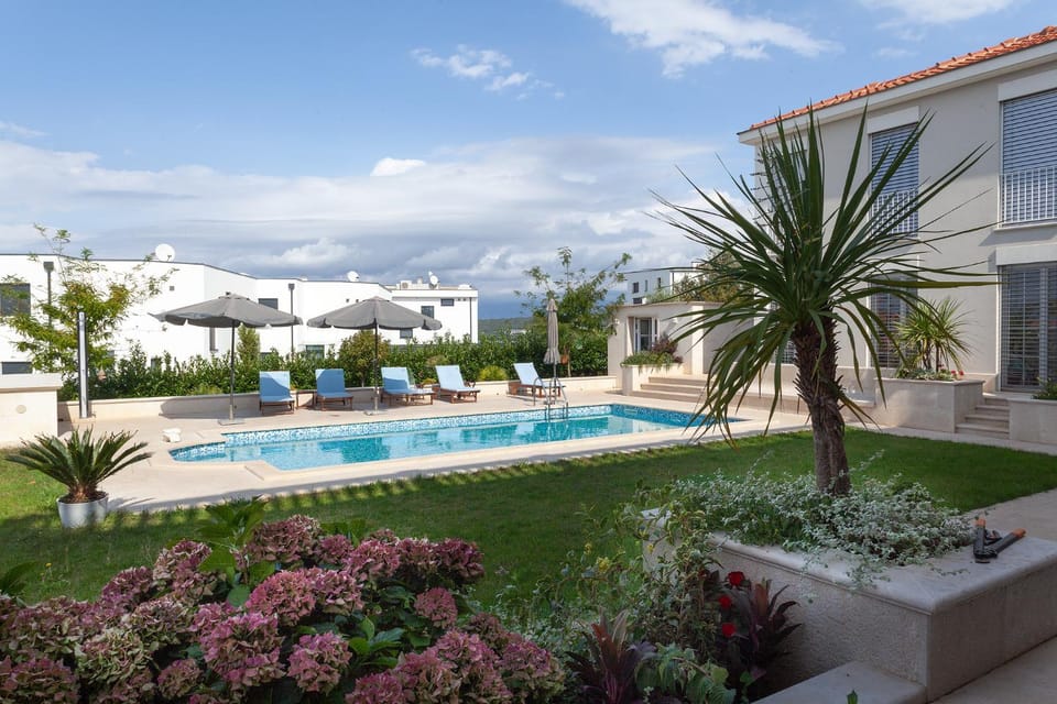 Area and facilities, Swimming pool, Swimming pool
