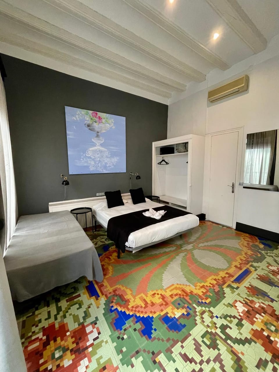 Bed, Photo of the whole room, wardrobe, air conditioner