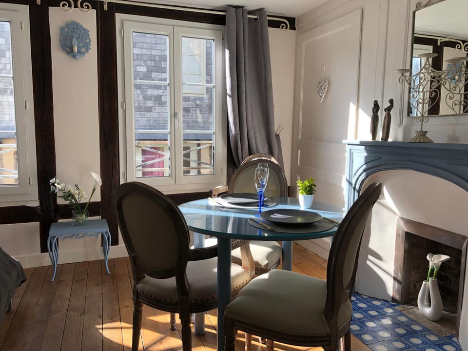LA PARENTHÈSE DU CAPUCIN Apartment in Honfleur