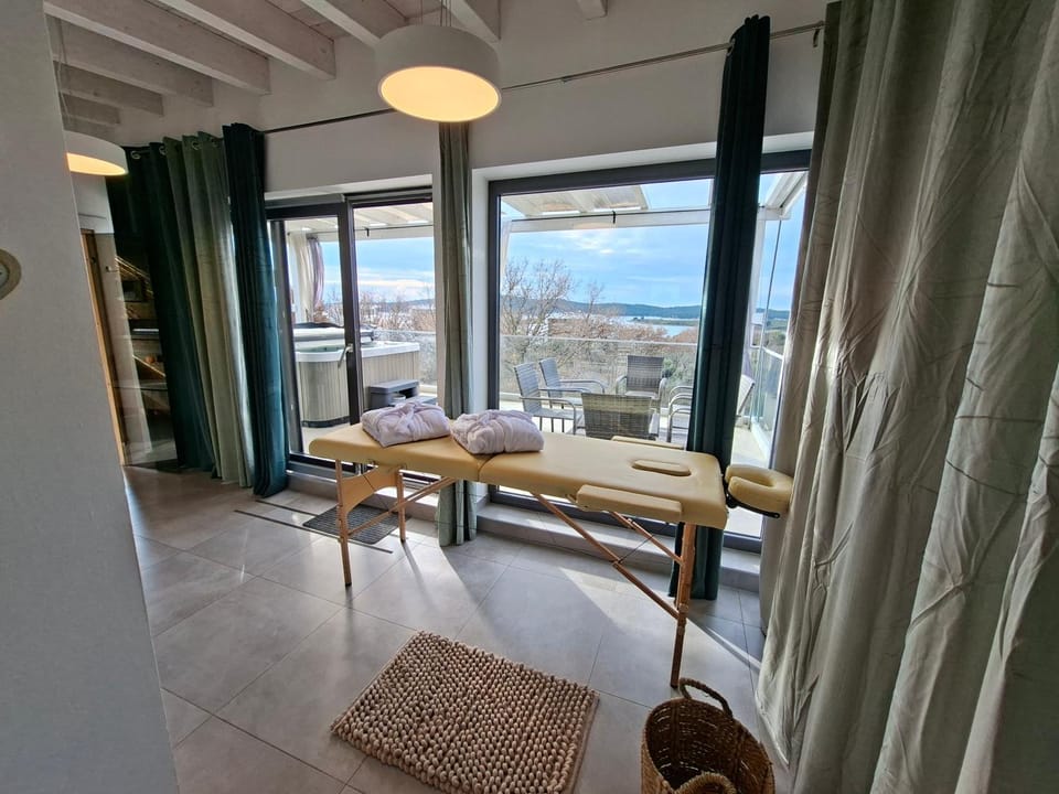 Wellness & Spa, Villa STELLA - heated pool, jacuzzi, table tennis, children's playground, close to the sea, Medulin - Istria Villa in Medulin