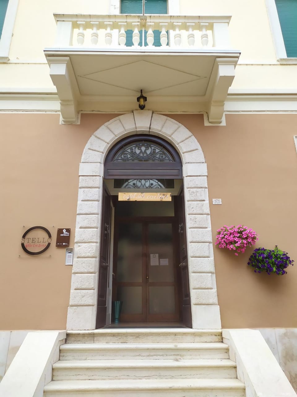 Facade/entrance