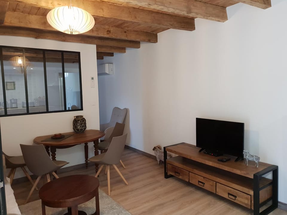 Communal lounge/ TV room, Dining area