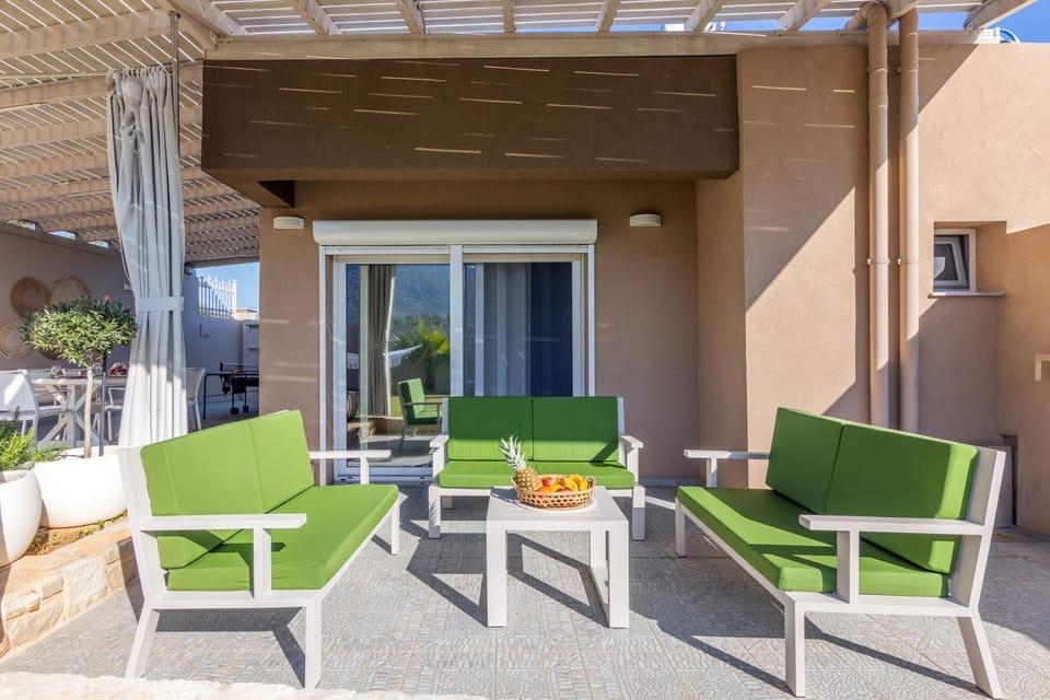 Balcony/Terrace, Living room