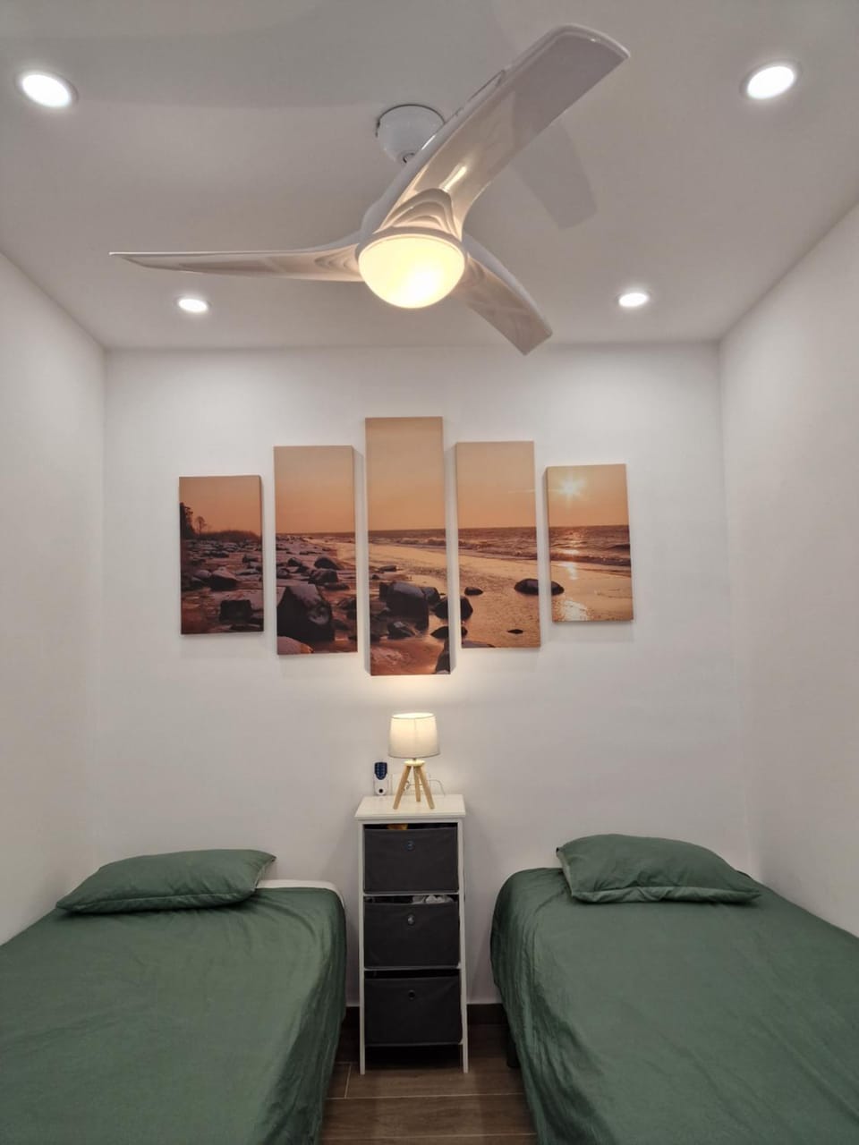 Bedroom, fireplace