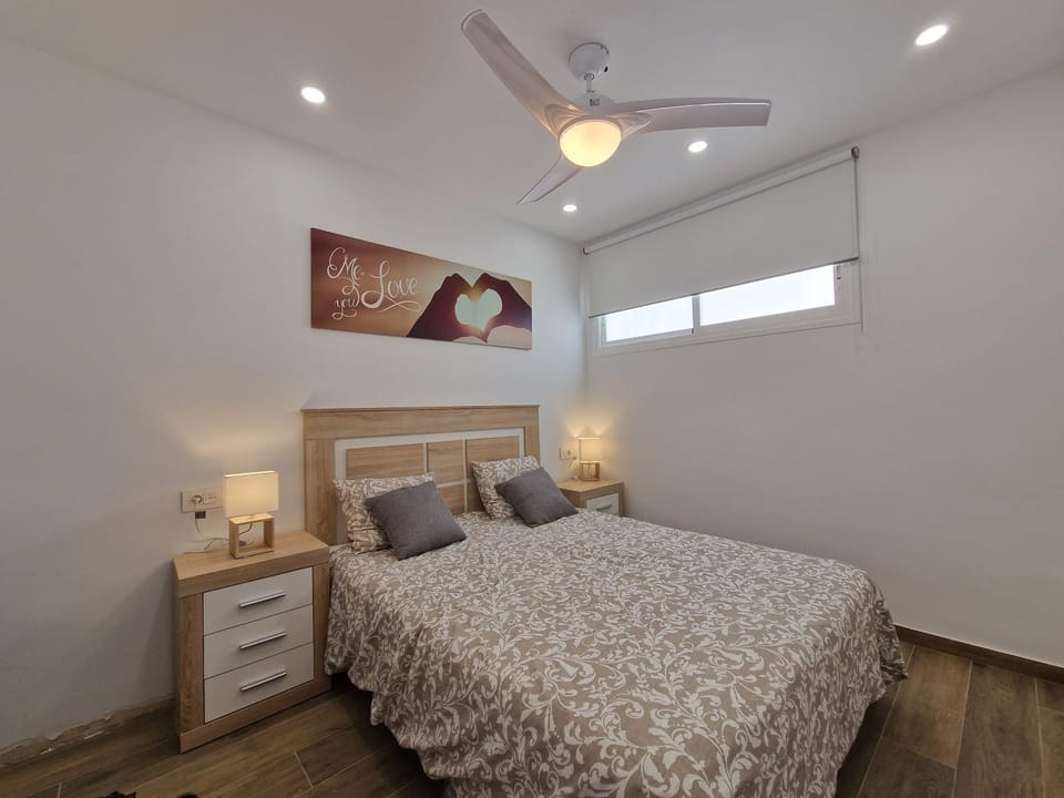 Bed, Bedroom, fireplace