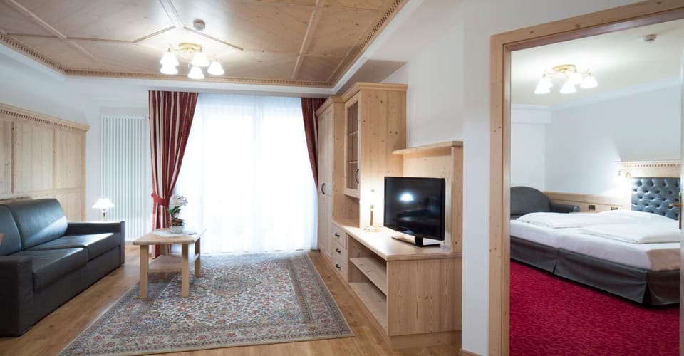 Living room, Bedroom, Garden view, Mountain view