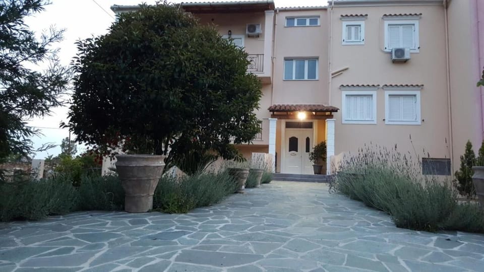 Property building, Patio, Facade/entrance, Garden view